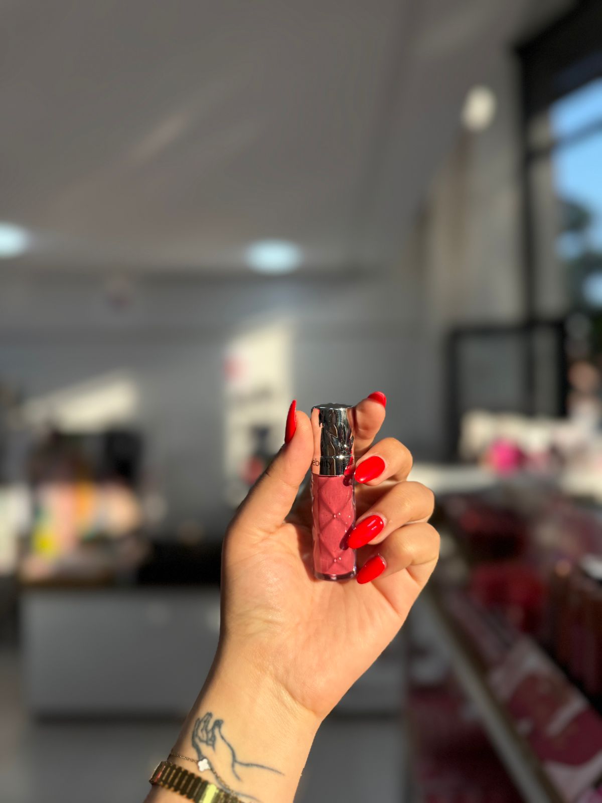 Shiny lip gloss - girlzbox