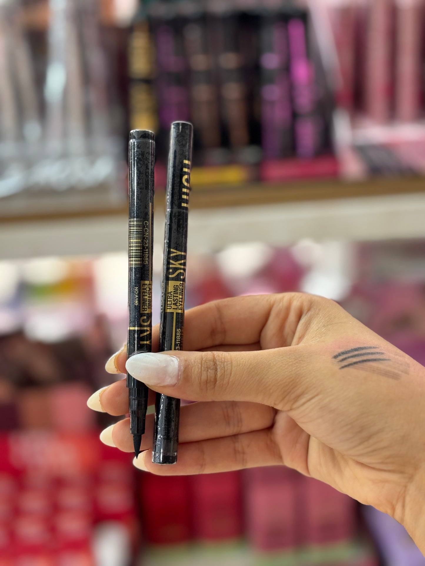 Eyeliner noir foncé skyhight- Girlzbox