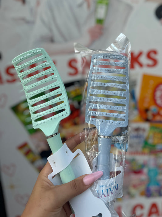 Brosse pour les cheveux très pratique - Girlzbox