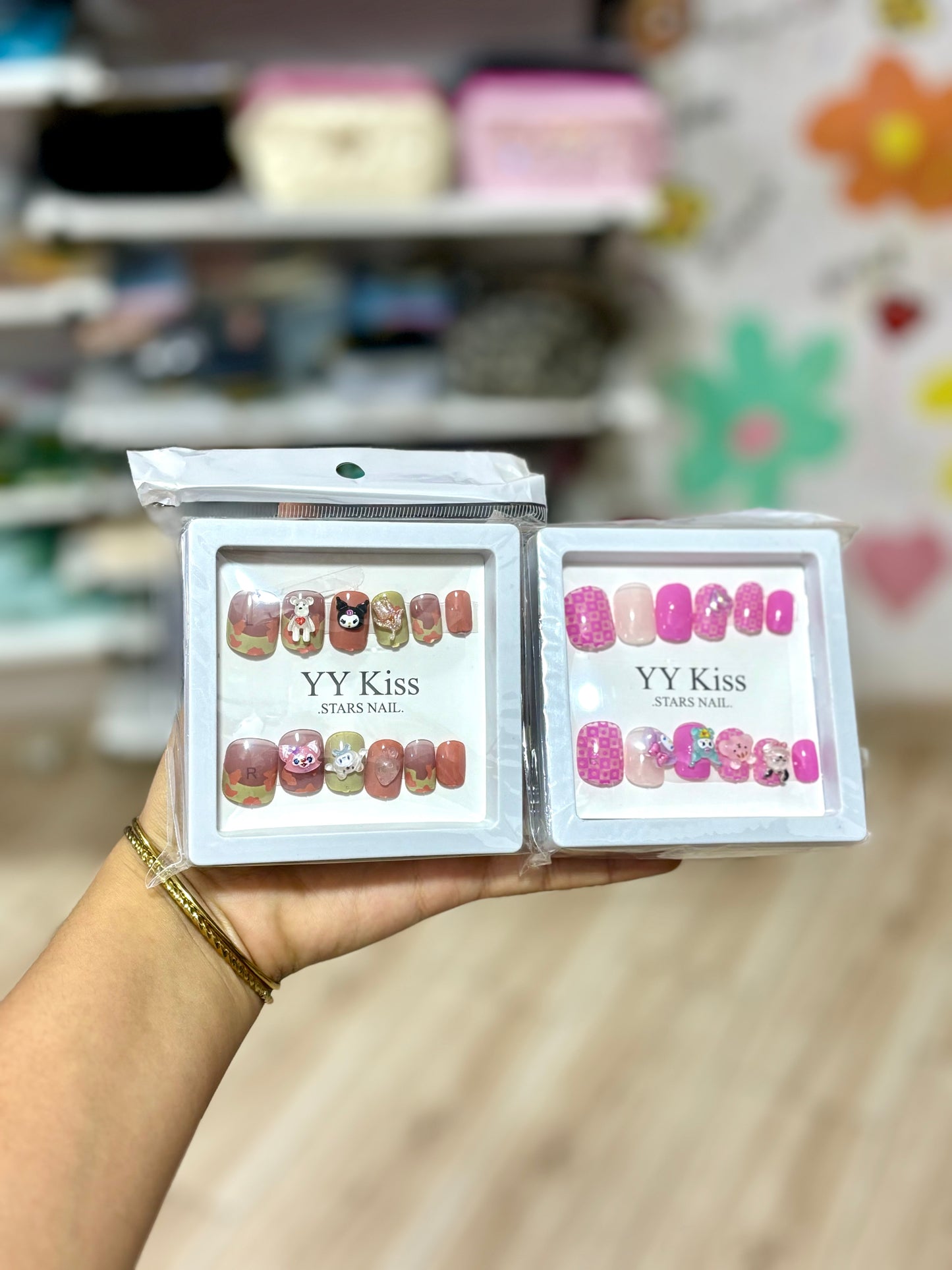 Faux ongles à motif une pièce la couleur aléatoire -