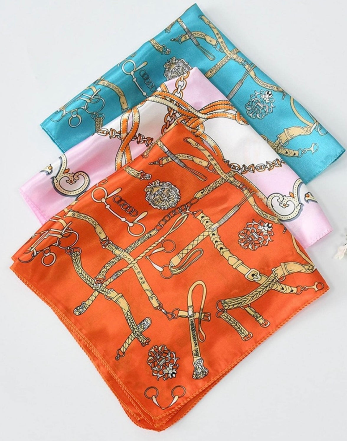 foulard carré à motif chaîne, élégant, pour la décoration de la vie quotidienne. Bandana, serre-tête, tour de cou, idéal pour habiller votre look