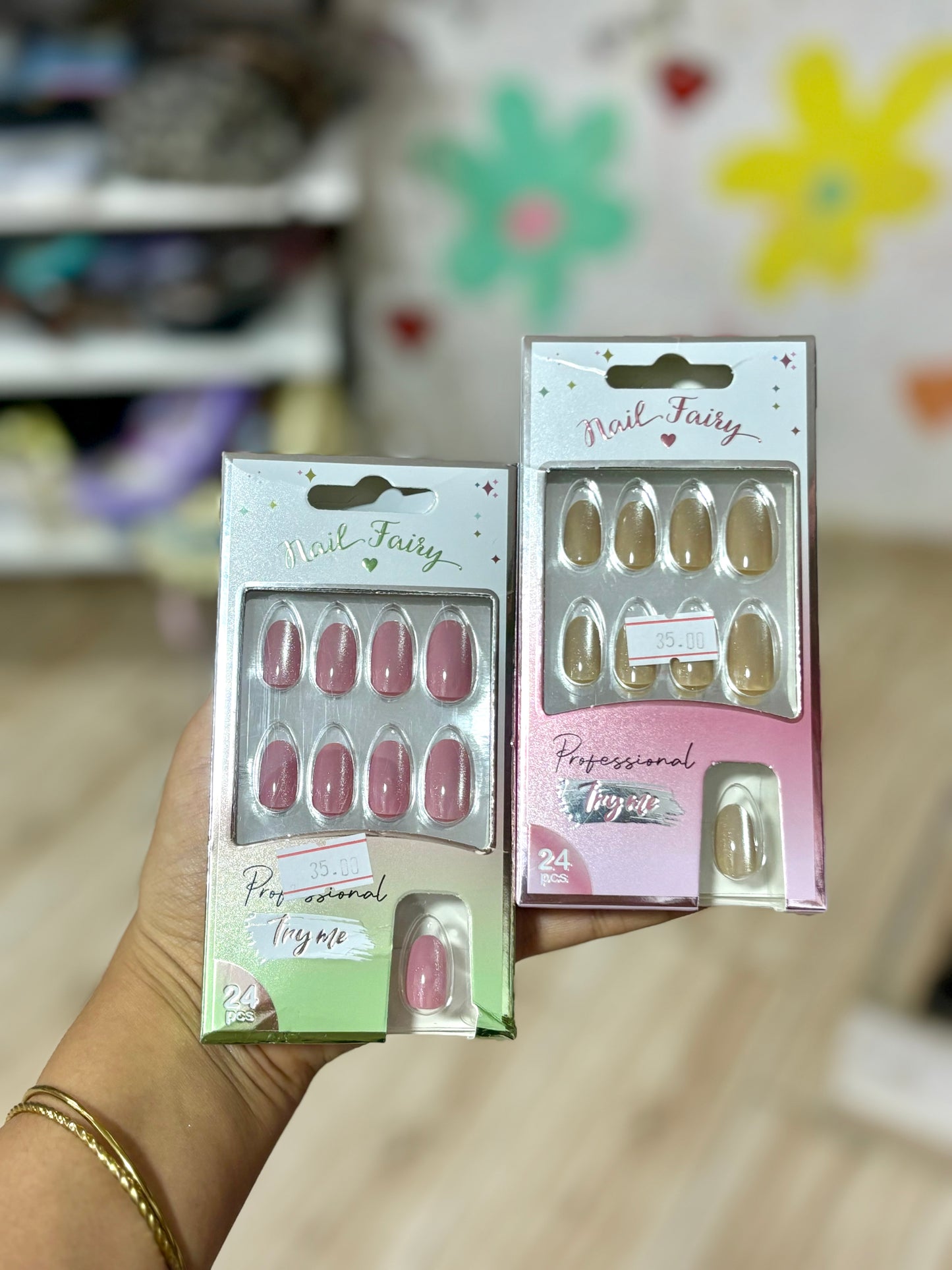 24pcs Faux ongles effet gel à motif une pièce la couleur aléatoire -