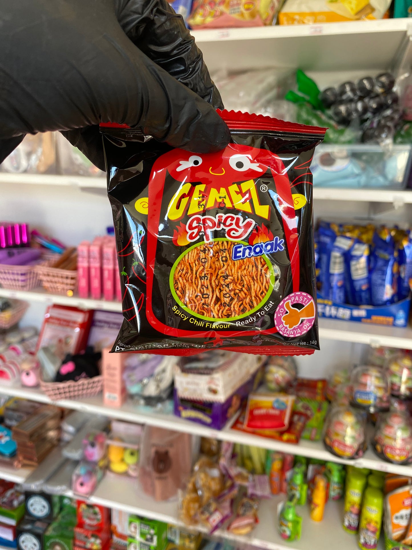 Gemez enaak spicy snack chips Halal asian korean food maroc - Girlz box