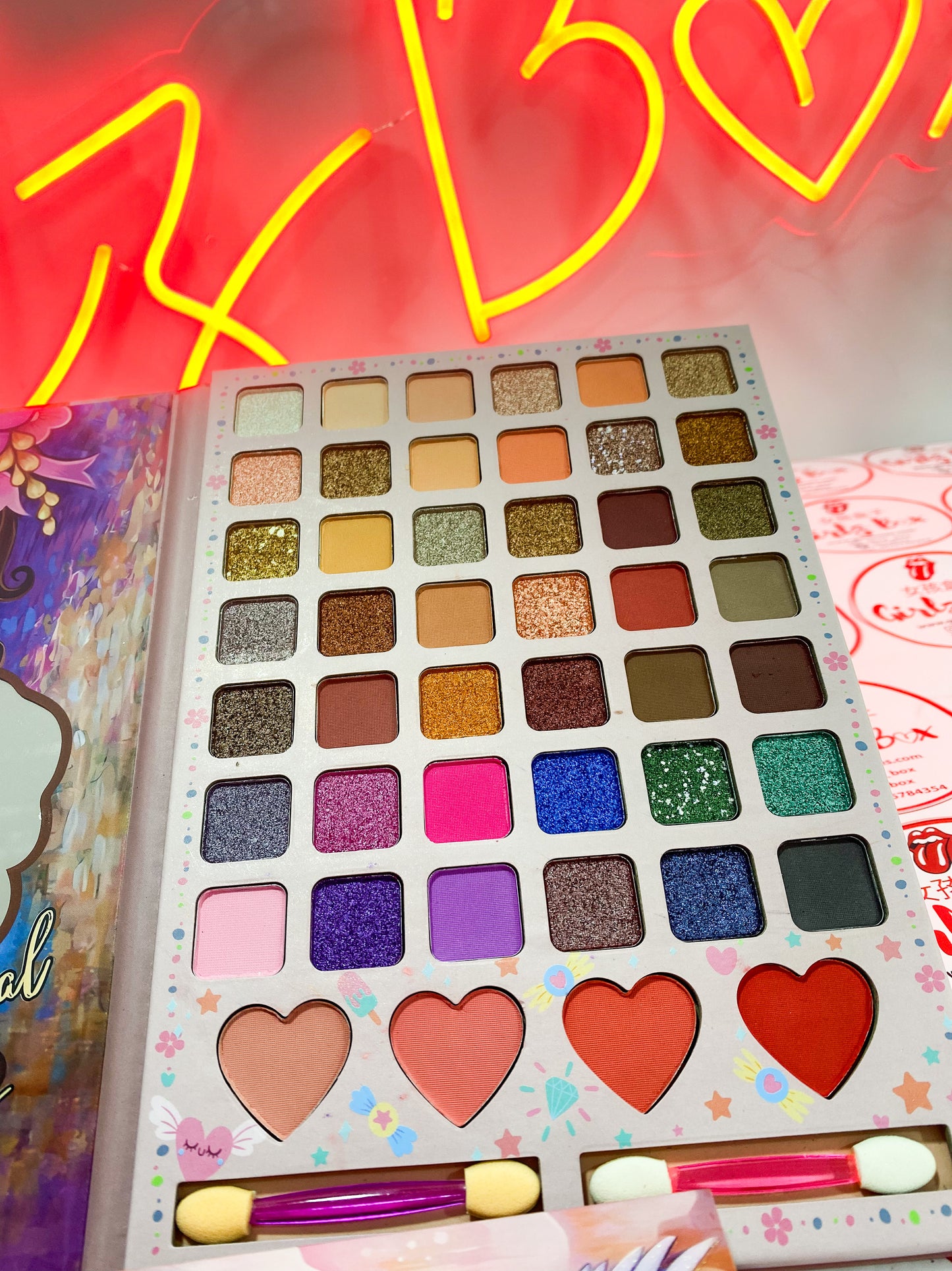 46 Couleurs Grande palette fards à joues et fards à paupières très pigmenté - Maquillage Girlz box