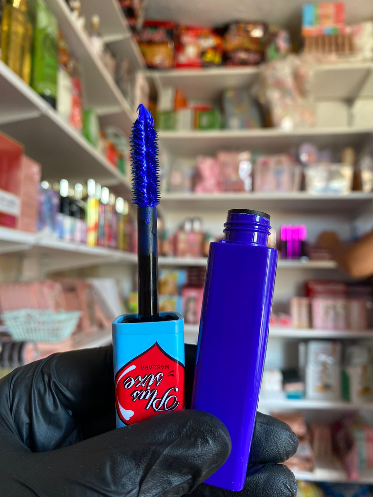Mascara bleu effet volume