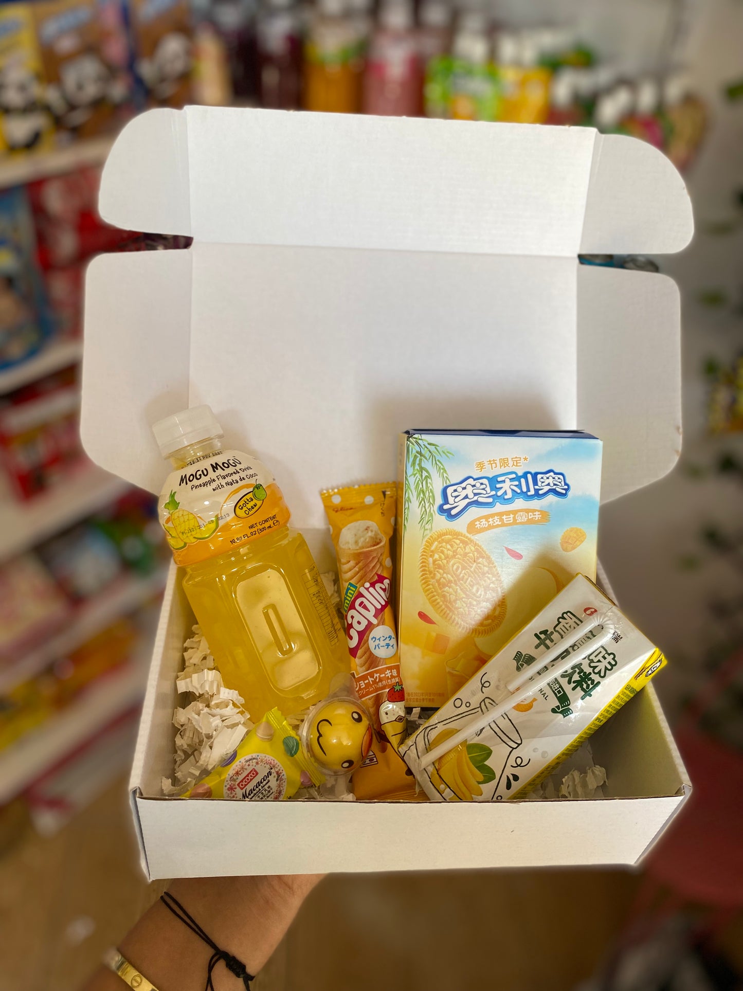 Yellow mini box - asian food - girlzbox