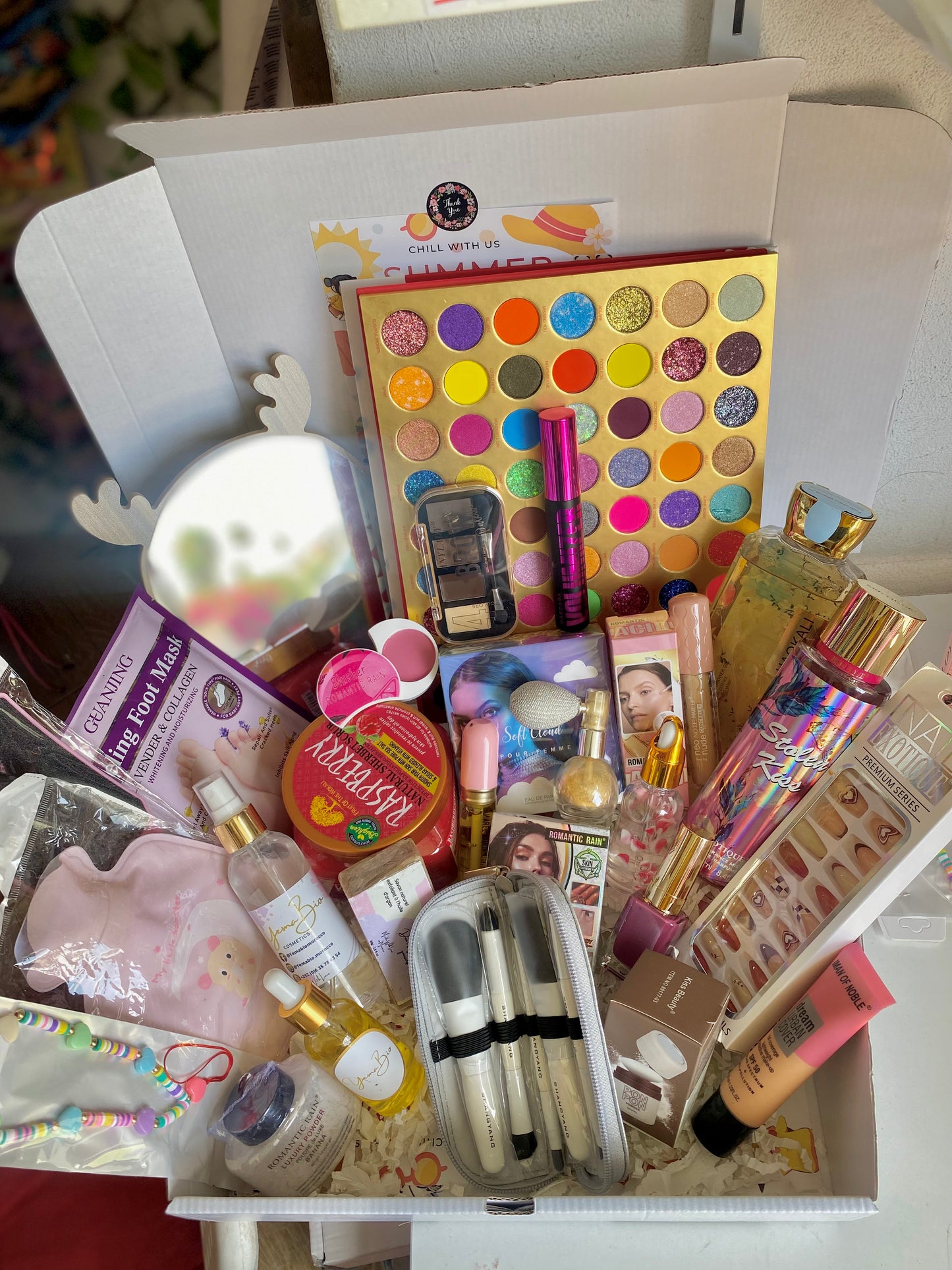 أكبر بوكس ماكياج -the huge Makeup box