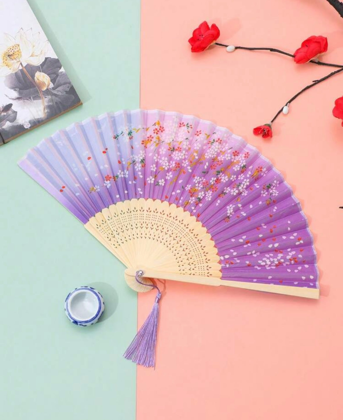 Éventail pliant de style chinois, meilleur cadeau. 1 pièce aléatoire pour femmes, Hanfu, Cheongsam, danse, famille, étudiants, été, ventilateur mini portable