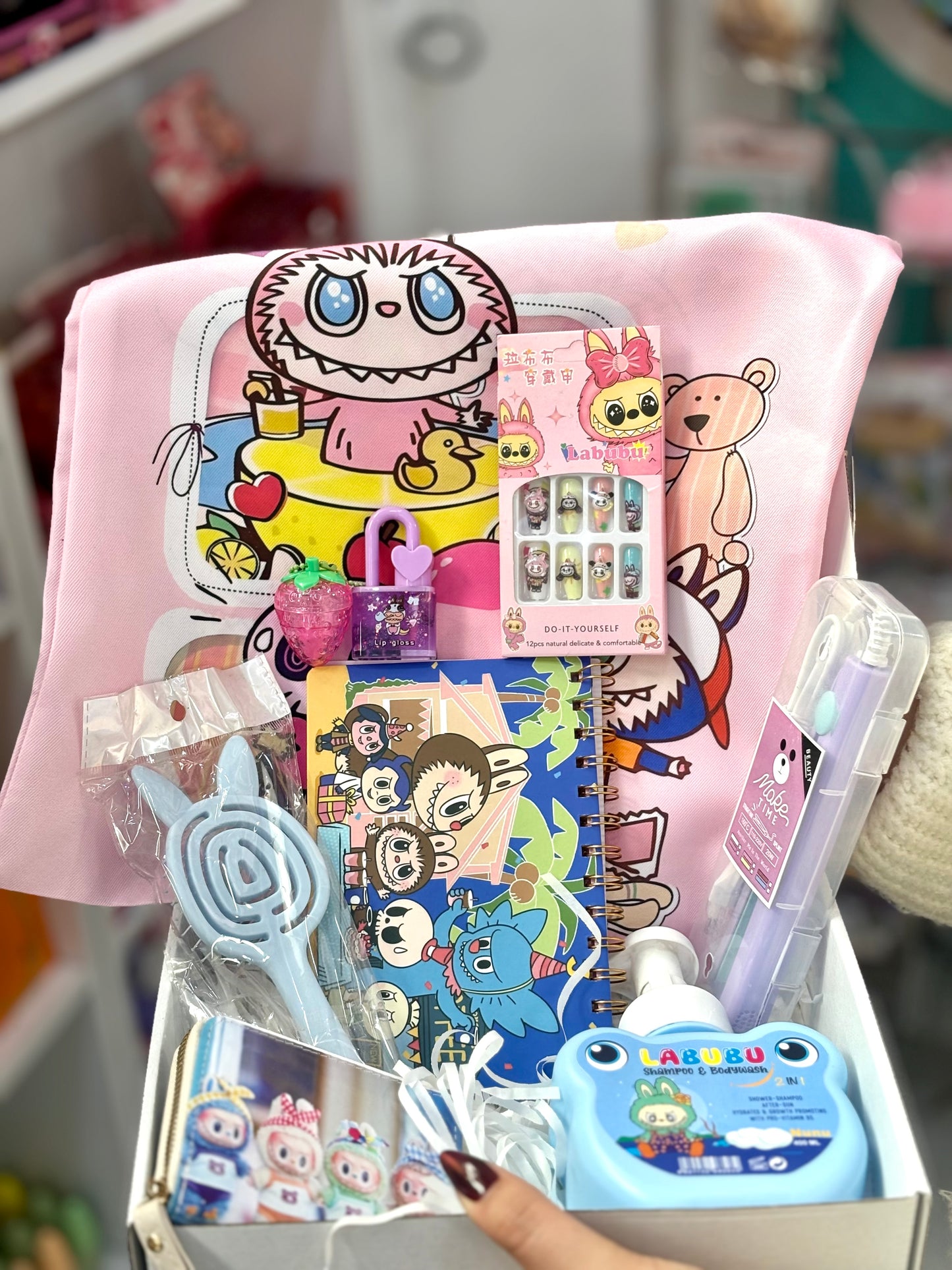 Labubu extra box mini lisseur sac bloc notes gel douche بوكس العيد- Girlzbox