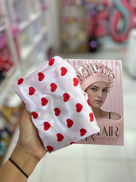 Bonnet en satin motif coeur haute qualité - Girlzbox