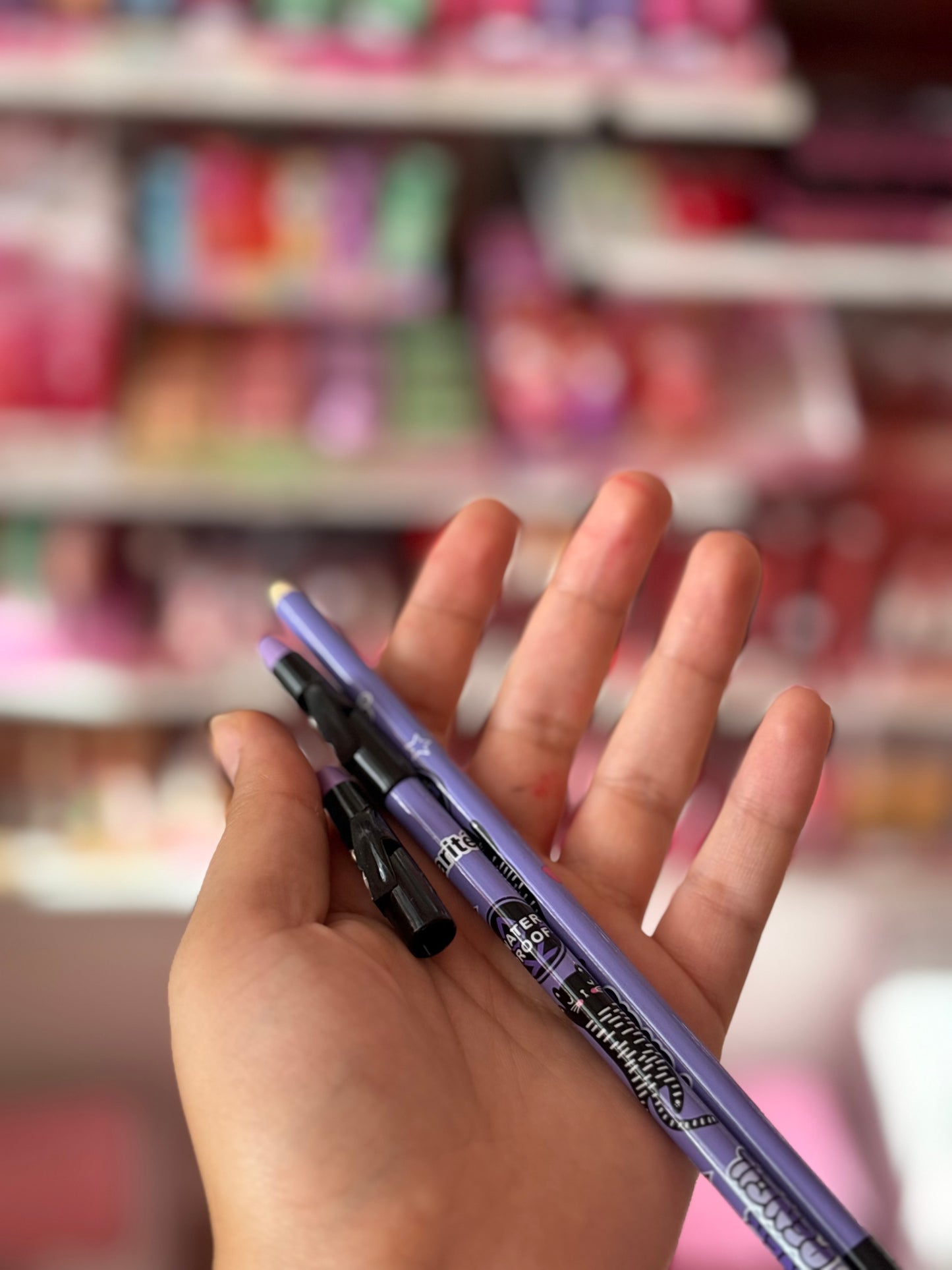 Crayon noir pour les yeux avec taille crayon- Girlzbox