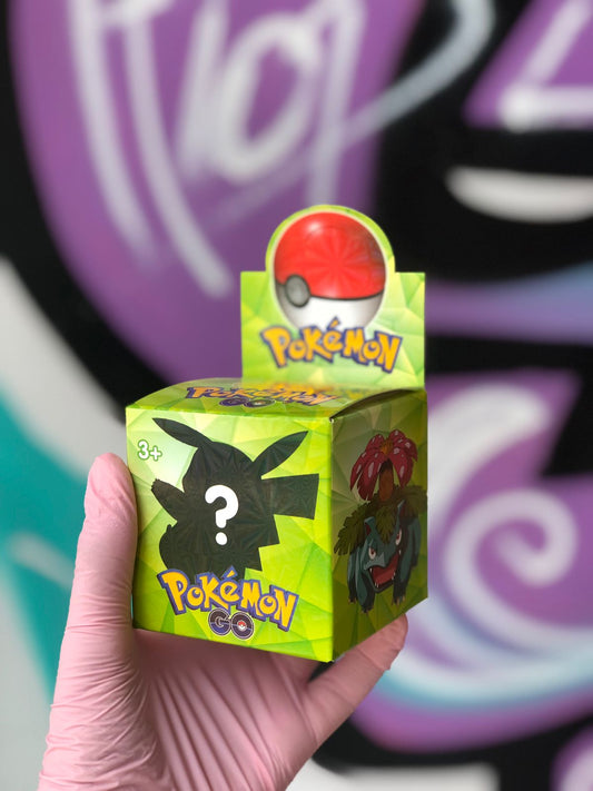 Pokemon Mystery box figurine et carte - girlzbox