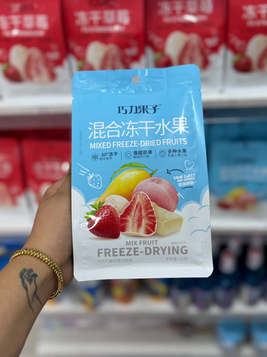 Dried fruits mix fraise mangue pêchée séchée à froid enrobé avec du chocolat blanc - Girlzbox