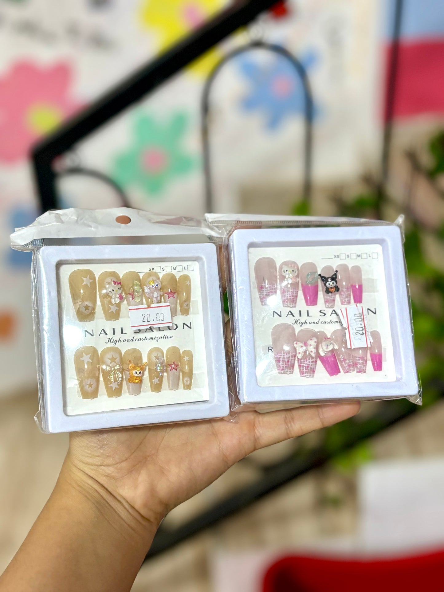 Faux ongles long à motif une pièce la couleur aléatoire -